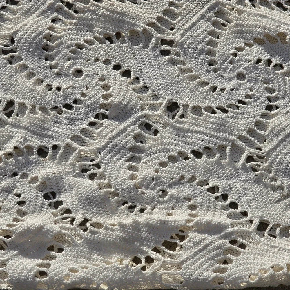 VTG Handmade Crochet Lace Bedspread Spiral Pinwheel Cottagecore 76x86 Full Queen